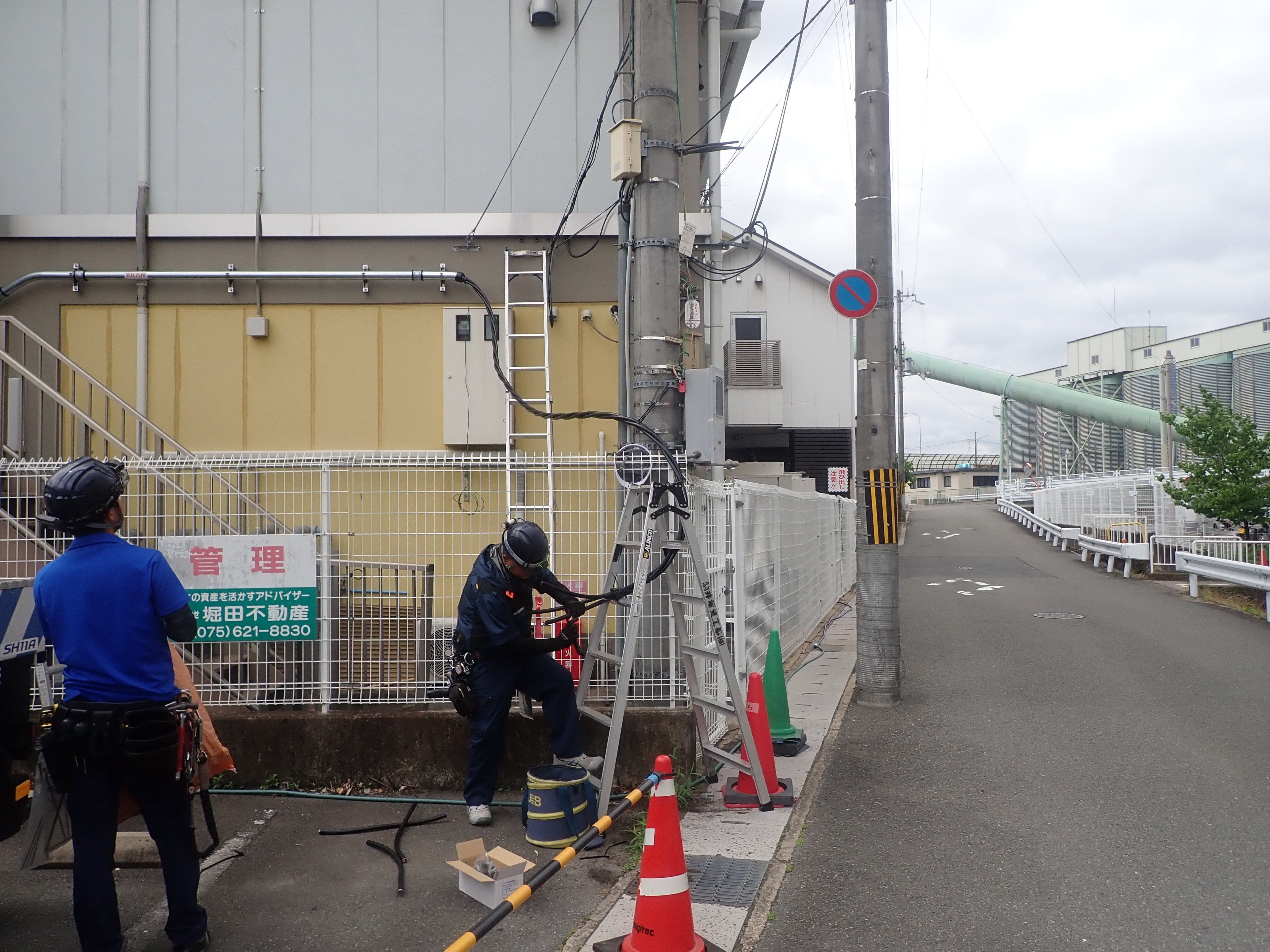 <strong>高圧受電設備(キュービクル)の内部修繕、および高圧ケーブルの更新工事を実施しました!</strong>